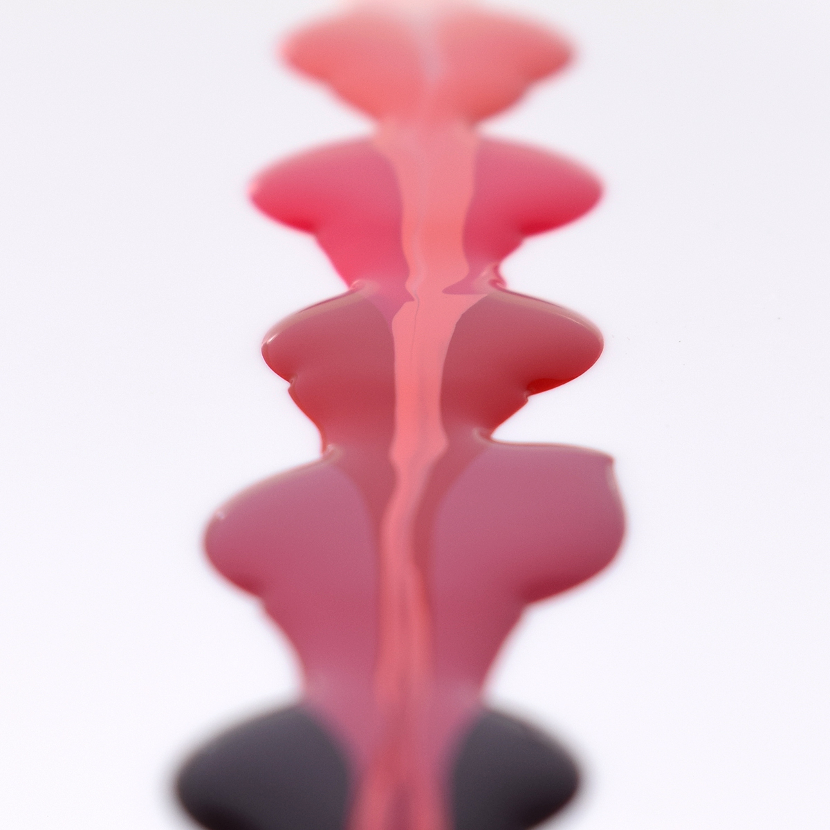 Flüssig-lackartige, gleichmäßig verlaufende Textur