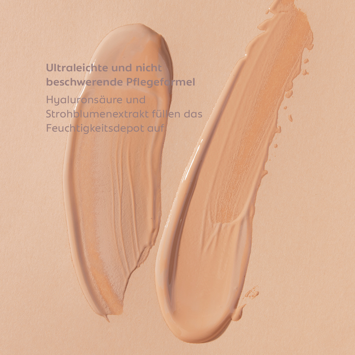 Zwei cremige Texturen in natürlichem Nude-Ton. Hervorgehoben wird die ultraleichte Pflegeformel mit Hyaluronsäure und Strohblumenextrakt für intensive Feuchtigkeit.