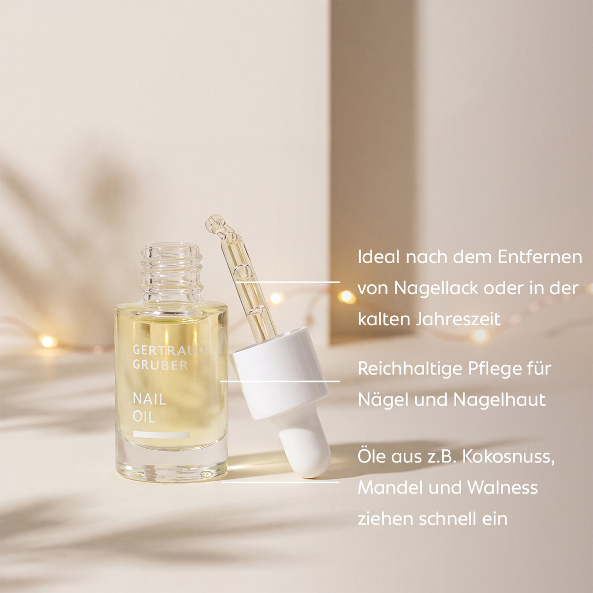 Gertraud Gruber Nail Oil vor warmem Hintergrund – reichhaltige Pflege mit pflanzlichen Ölen für geschmeidige Nägel und Nagelhaut.