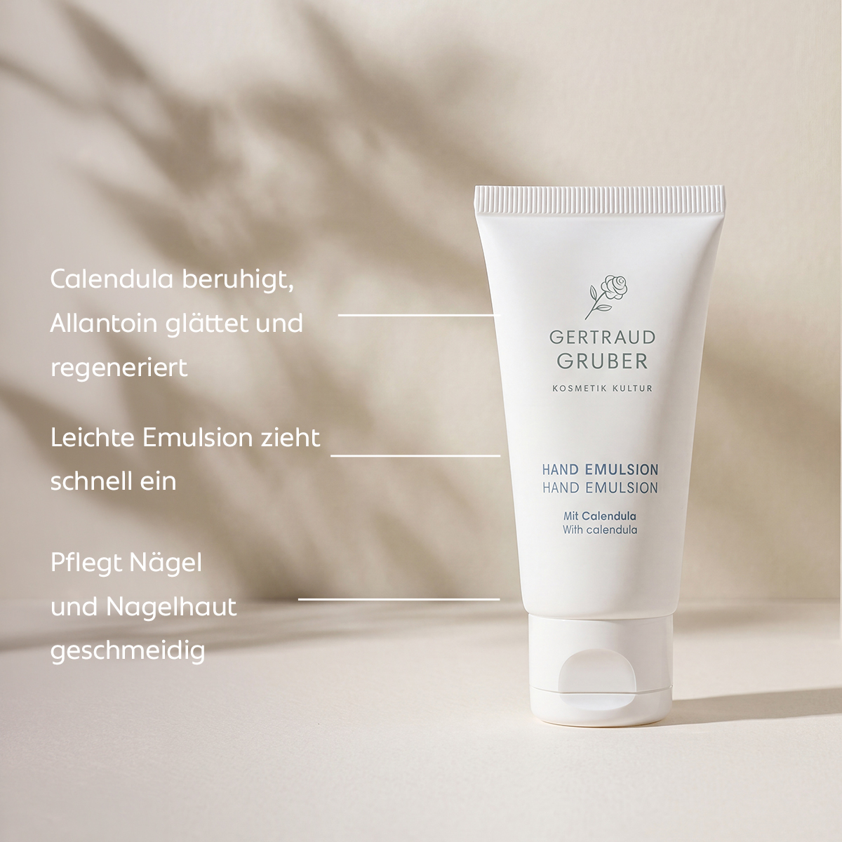 Tube der Gertraud Gruber Hand Emulsion mit Calendula auf hellem Hintergrund mit eingeblendeten Produktinformationen.